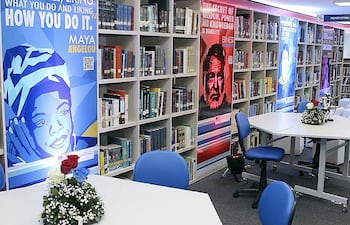 Vista de la biblioteca Roosevelt del CCPA, que cuenta con materiales en inglés y en español a disposición de sus socios.