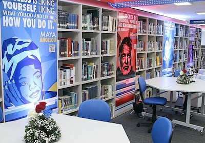 Vista de la biblioteca Roosevelt del CCPA, que cuenta con materiales en inglés y en español a disposición de sus socios.