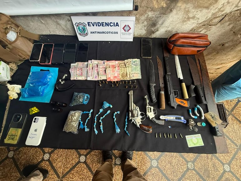 Las evidencias incautadas en el lugar apuntan a que era un punto de venta de drogas.