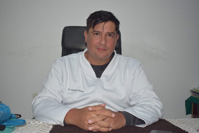 El director del Hospital Distrital de Carapeguá, Dr. Alcides Ochoa.