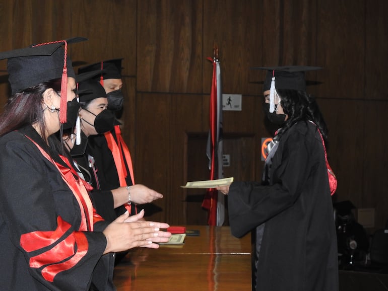 Un total de 47 egresados tuvo la FACSO entre ambas promociones.