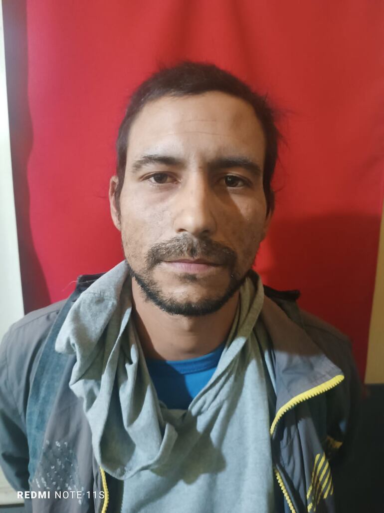 El motoasaltante detenido hoy como el delincuente que se enfrentó con una madre de familia, quien logró frustrar el atraco mediante golpes, en Mariano Roque Alonso.