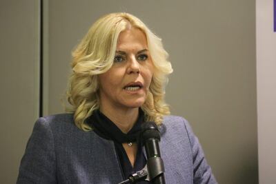 La titular de la Dirección Nacional de Migraciones de Paraguay, Ángeles Arriola, durante la ceremonia de presentación del Manual para los servidores públicos de frontera, hoy en Asunción (Paraguay). La Dirección Nacional de Migraciones de Paraguay presentó este lunes un manual de procedimientos para sus funcionarios destinados a las fronteras, con el que espera replicar la experiencia del espacio Schengen de la Unión Europea (UE) y ampliar en un futuro estas prácticas a los países del Mercado Común del Sur (Mercosur).