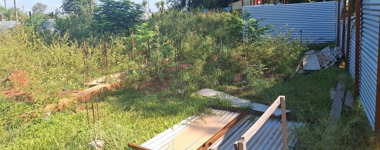 En la compañía Pacheco (Carapeguá), en el Colegio Nacional Carmelo Barrios, la obra quedó abandonada.