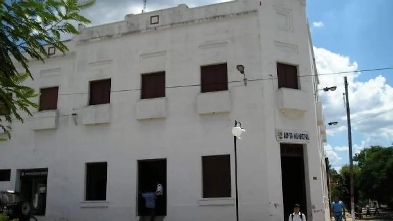 El antiguo edificio municipal de Carapeguá, construido hace 126 años.