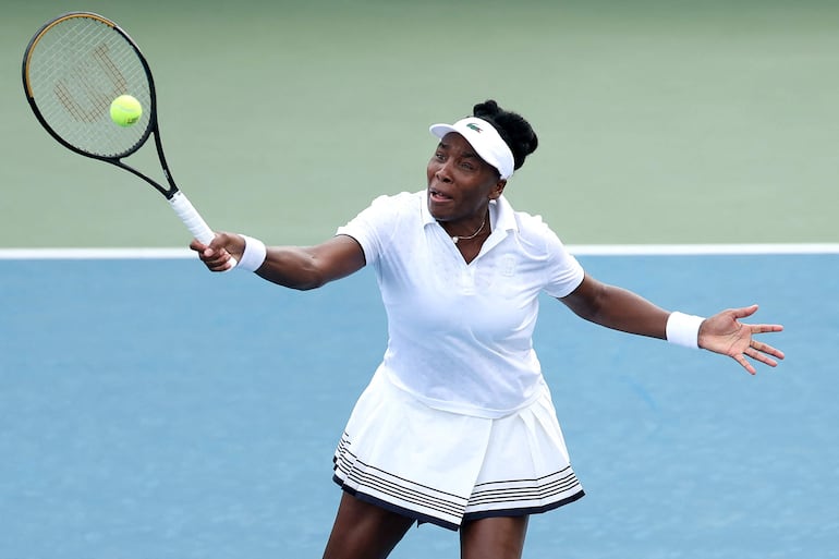 WASHINGTON, DC - JULY 27: Venus Williams of the United States returns a shot while playing a women's doubles match with Diana Shnaider of the United States against Ulrikke Eikeri of Norway and Quinn Gleason of the United States on day one of the Mubadala Citi DC Open 2026 at William H.G. FitzGerald Tennis Center on July 27, 2026 in Washington, DC.   Emilee Chinn/Getty Images/AFP (Photo by Emilee Chinn / GETTY IMAGES NORTH AMERICA / Getty Images via AFP)