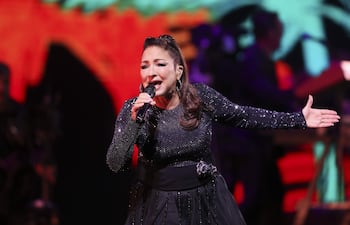 La cantante cubanoestadounidense Gloria Estefan se presenta en la primera noche del Festival Internacional de la Canción de Viña del Mar este domingo, en Viña del Mar (Chile). EFE/ Adriana Thomasa