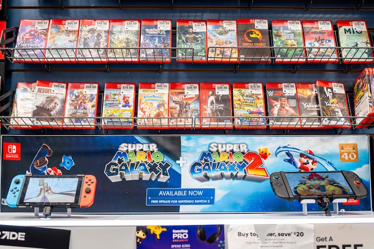 Videojuegos exhibidos en una tienda de GameStop en el centro comercial Barton Creek Square el 4 de mayo de 2026 en Austin, Texas.