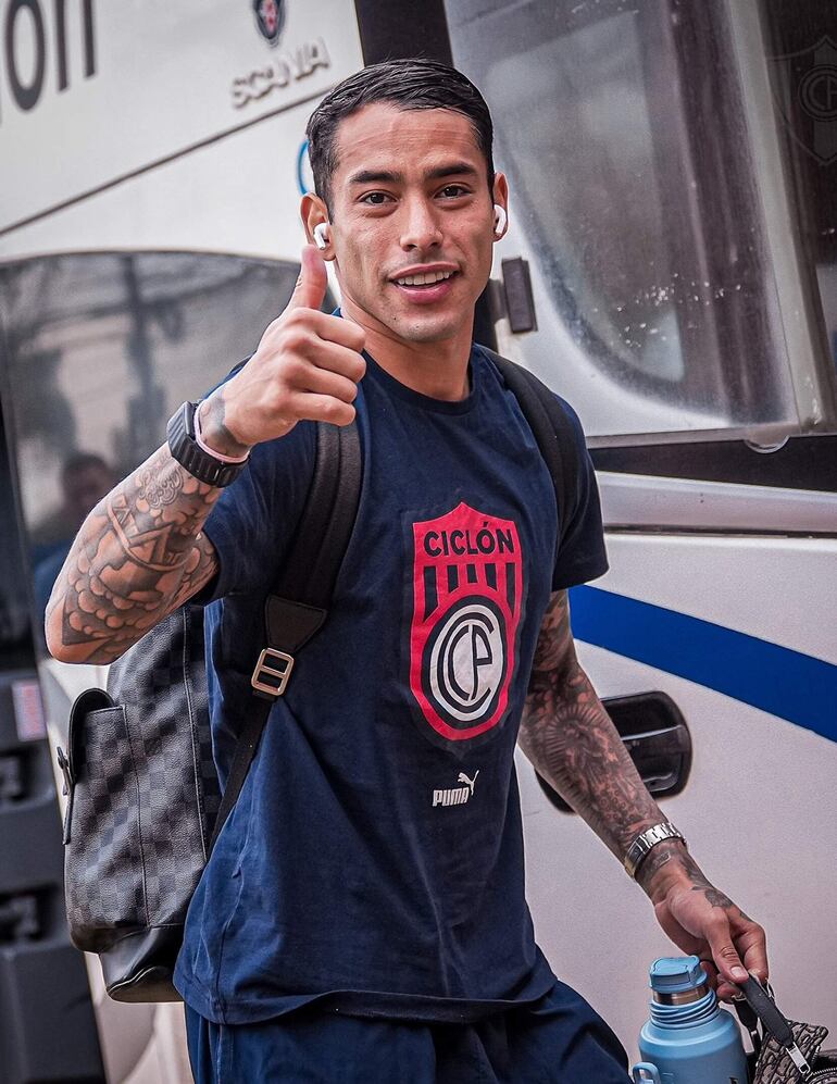 Sergio Araújo (33 años), con 11 goles en 30 partidos en 2025.