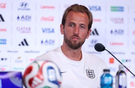 Harry Kane de Inglaterra observa durante una conferencia de prensa un día antes del partido de cuartos de final de la Copa Mundial de la FIFA 2026 en el Miami Stadium el 10 de julio de 2026 en Miami Gardens, Florida.