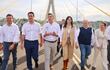La comitiva presidencial recorrió la pasarela internacional que une Paraguay con Brasil.