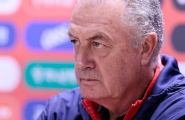 El argentino Gustavo Alfaro, entrenador de la Selección de Paraguay, en la conferencia de prensa previa al partido frente a Corea del Sur en la gira asiática de la Fecha FIFA de octubre.