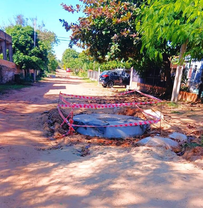 Obras de alcantarillado iniciadas en octubre de 2025 mantienen calles intransitables en el barrio San José.