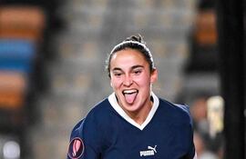 Lice Chamorro (25 años), atacante albirroja.