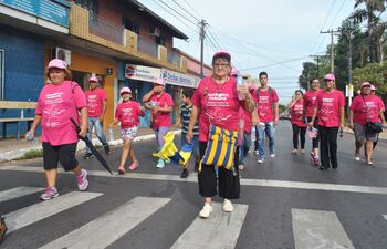 con-los-colores-azul-y-oro-y-el-rosa-la-correcaminata-conto-con-la-participacion-de-mujeres-y-hombres-por-las-principales-calles-de-la-ciudad-de-lu-183703000000-1562825.jpg