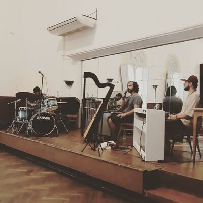 El arpista Juanjo Corbalán ofreció un taller de música paraguaya, en el marco del festival. El cuarteto del músico actuó en la noche del lunes 13.