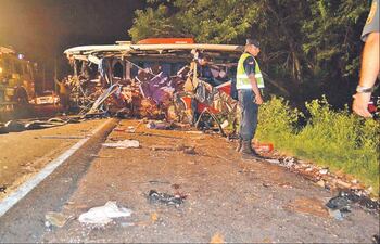 terrible-accidente-al-menos-dejo-seis-muertos-anoche-25046000000-1564036.jpg