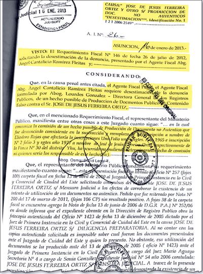 A.I. del juez penal de garantías Hugo Sosa Pasmor por el cual se desestima, a pedido del fiscal Ramírez, la denuncia en contra de José de Jesús Ferreira quien habría presentado un título falso.