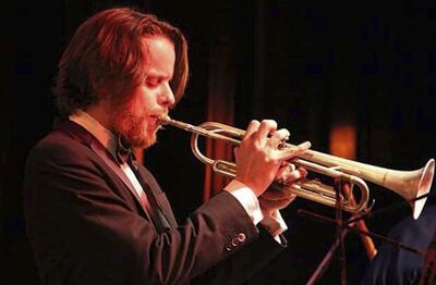 El trompetista venezolano Jonathan Piñero forma parte del ensamble.