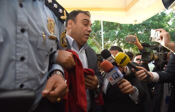 el-ex-fiscal-general-javier-diaz-veron-es-conducido-a-la-carcel-tras-decretarse-su-prision-en-agosto-del-ano-pasado-201824000000-1794200.jpg