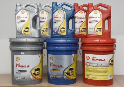 En galones de cuatro litros o baldes de 20 litros se presentan las tres opciones de los lubricantes Shell Rimula.