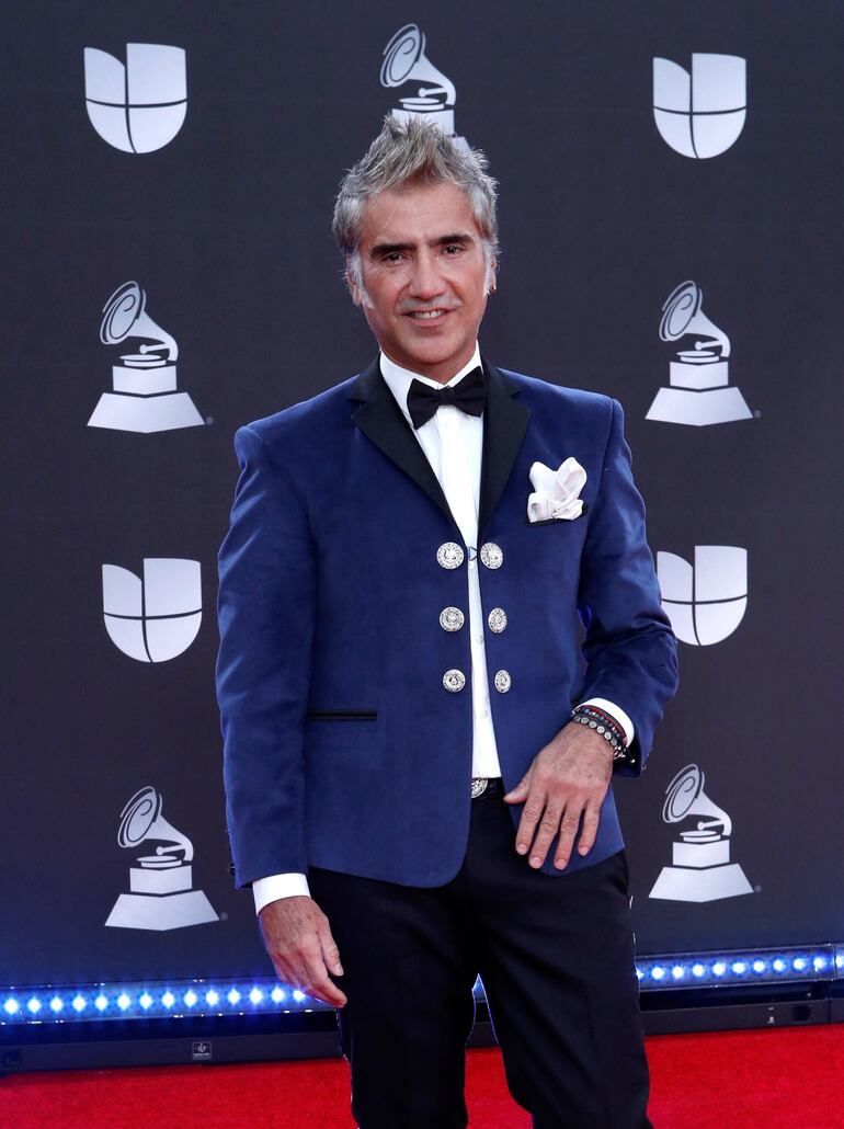 Alejandro Fernandez brilló en el escenario junto a su padre Vicente y su hijo, Alex.