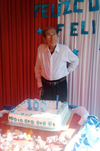 Cantalicio Velázquez Fleitas en el festejo de su cumpleaños número 103.