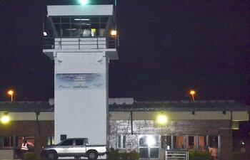 torre-de-control-del-aeropuerto-encarnacion-la-luminica-la-instalo-avalon-sa--210707000000-1555860.jpg