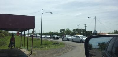 Hinchas del Colón aguardan retornar a su país.