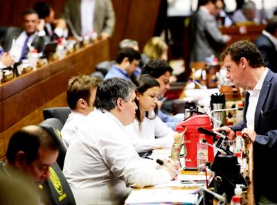 Una mayoría de diputados  buscan tener más privilegios de los que ya tienen, no solo dentro de la institución legislativa.