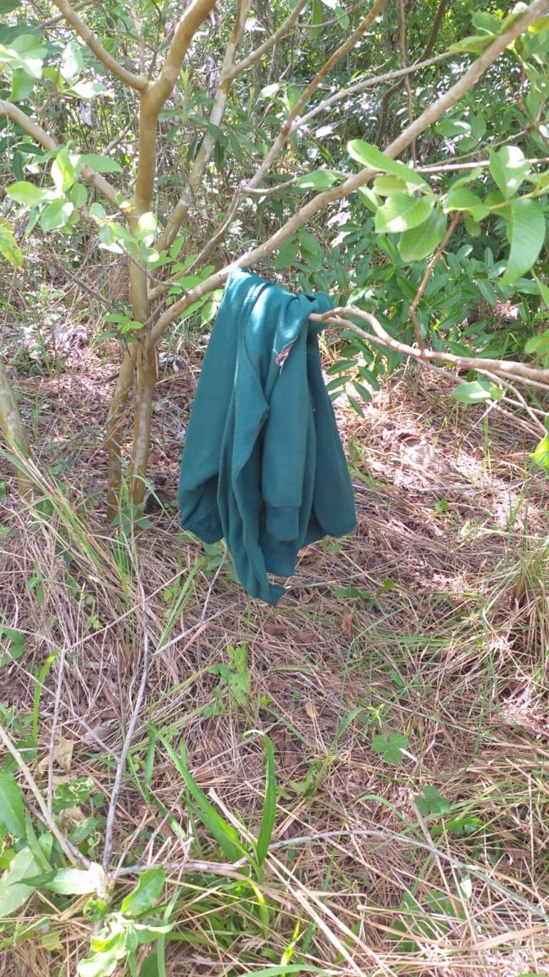 Prendas de las que se habría desecho el presunto asesino.