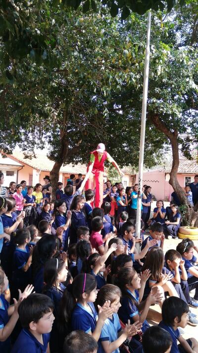 Artistas de diferentes partes del país formaron parte del corredor cultural “Tejer la escena”, que tuvo lugar en la ciudad de Itauguá. La actividad fue llevada a cabo por el grupo de Arte teatro Rupave Sypave. El objetivo es incentivar la innovación aceptando las diferentes teatralidades.