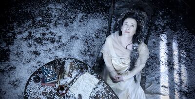 La actriz y cantante irlandesa Maria Doyle-Kennedy en una escena de la película documental “Eliza Lynch: Reina del Paraguay”, que se podrá ver hoy en la Manzana de la Rivera.