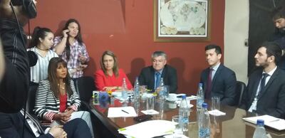 Diputados y funcionarios de instituciones involucradas en la eventual ley de financiamiento político, reunidos esta mañana.