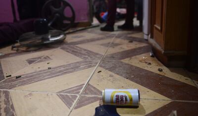 El interior de la casa quedó destrozado después de la feroz pelea en la que falleció Víctor Benítez.