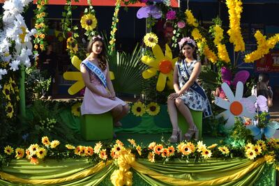 Los jóvenes demostraron todo su talento en el desfile por la primavera y la juventud.
