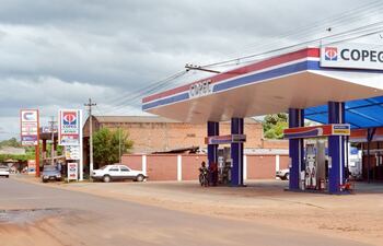 un-ejemplo-estaciones-de-servicio-ubicadas-sobre-la-avenida-hector-roque-duarte-en-la-ciudad-de-coronel-oviedo-a-no-mas-de-20-metros-de-distancia-190338000000-1580504.jpg