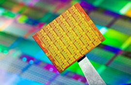 los-chips-aumenta-100-es-decir-la-tecnologia-se-vuelve-doblemente-mas-eficaz-a-cada-generacion-sin-embargo-la-relacion-costo-es-inversamente-pro-200034000000-1400483.jpg