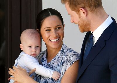 Meghan y Enrique inician junto al pequeño Archie la vida de plebeyos. En la segunda fase del Mexit deberán trabajar para ganarse el pan.