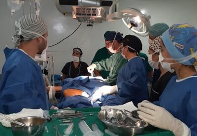 Médicos del Ministerio de Salud, el IPS y especialistas del extranjero trabajan en Concepción realizando cirugías.