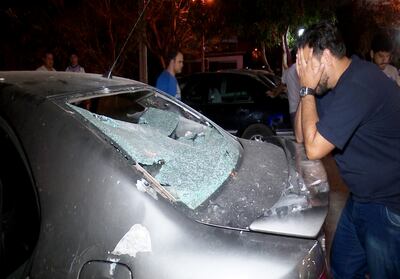 Uno de los tantos perjudicados por los hechos vandálicos, lamentando daños en su vehículo.