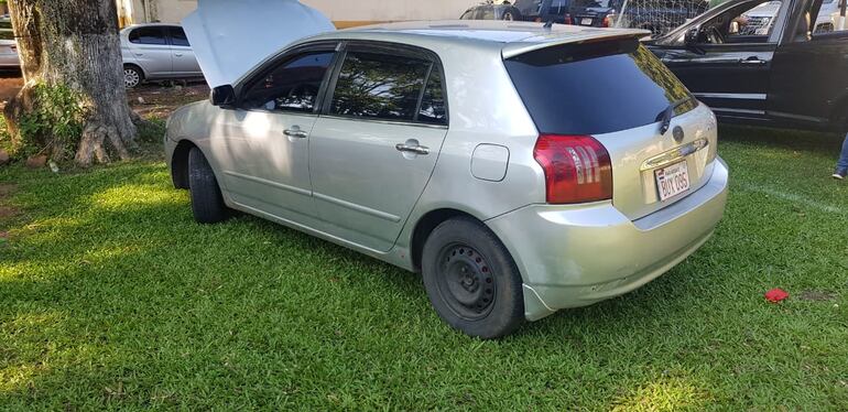 Los delincuentes cayeron porque la policía identificó la chapa, que fue denunciada como robada.