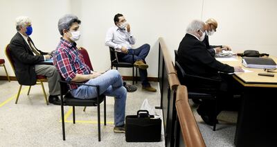 Los acusados Soares y Guachiré (centro) y sus abogados participaron ayer del juicio oral por el caso de los “coquitos de oro”, que está en la etapa de producción de pruebas.