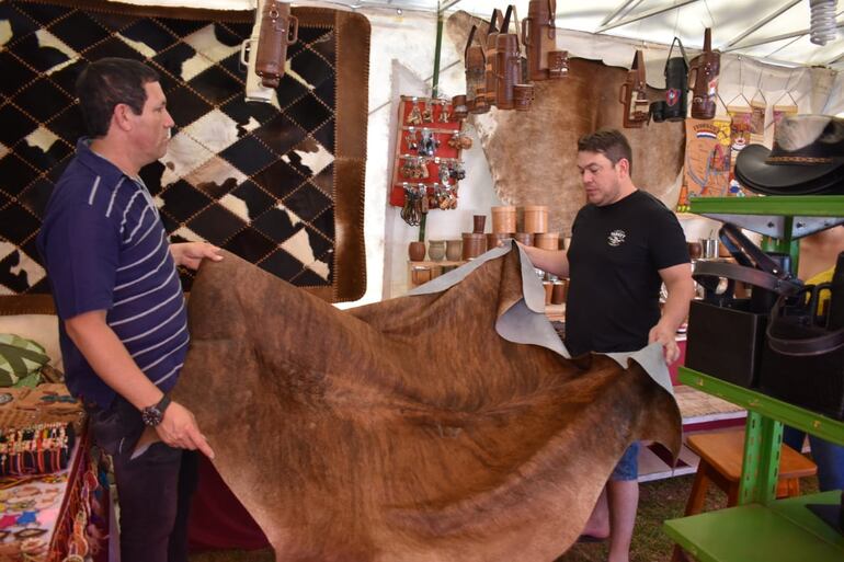 Más de 50 expositores participan de la feria.