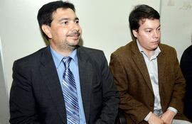 ignacio-luis-ortigoza-d-junto-con-su-abogado-carlos-battaglia-en-una-de-las-audiencias-en-tribunales--201142000000-1550631.jpg