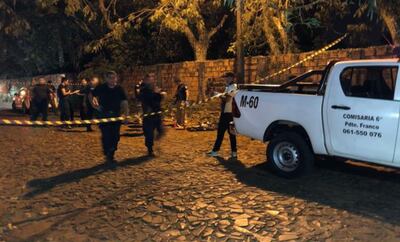 Efectivos de la comisaría jurisdiccional rodean en lugar donde cayó muerto el maleante brasileño.