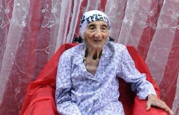 con-sus-11-hijos-dona-maria-celebro-sus-103-anos-230637000000-520372.jpg