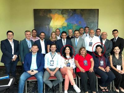 La senadora Eugenia Bajac (pantalón salmón) y la diputada Del Pilar Medina (saco azul), en Lima.