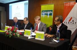 firma-de-convenio-entre-la-cooperativa-medalla-milagrosa-ltda-y-elevate-business-de-estados-unidos-para-la-realizacion-de-capacitaciones-sobre-educac-13026000000-1425146.jpg