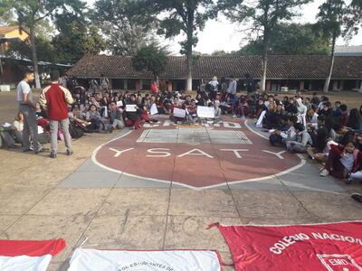 Sentanta en el Colegio Ysaty.